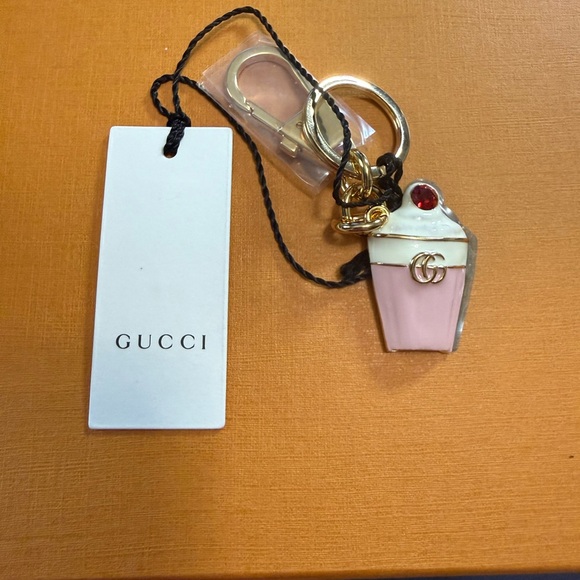 Gucci Pink and Gold Cupcake Key Holder - Picture 5 of 10